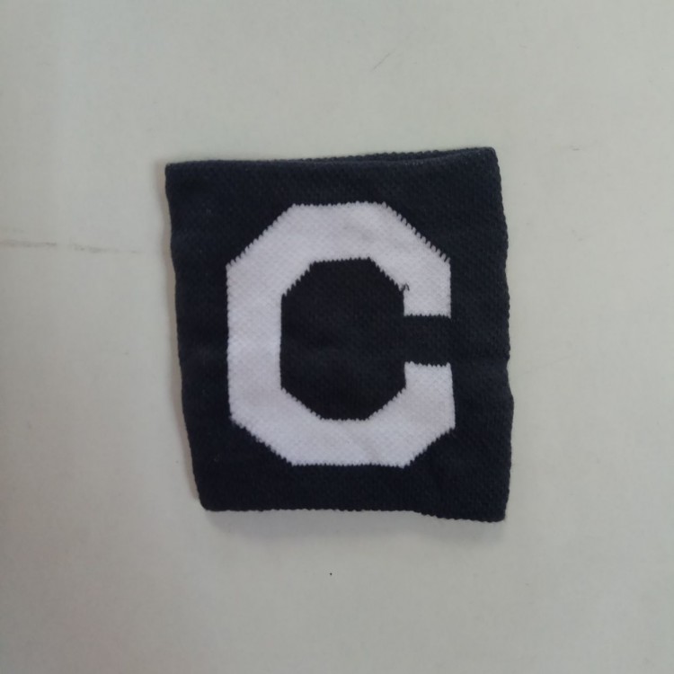 Капитанские повязки "C" на липучке черно-белая