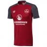 A forma do clube de futebol Nuremberg 2017/2018 (conjunto: T-shirt + calções + leggings)