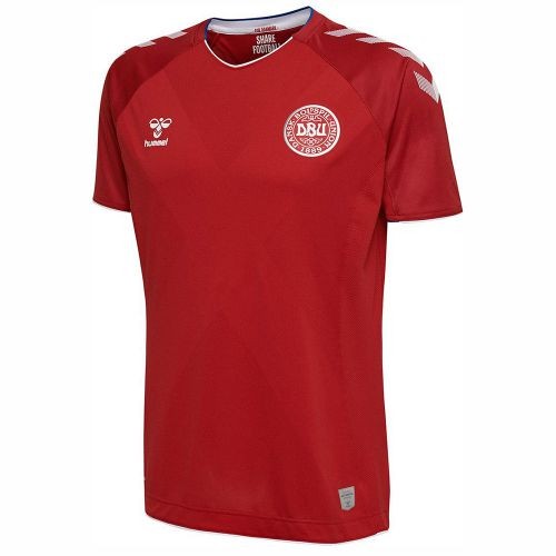 The uniform of the national football team of Denmark World Cup 2018 Home (set: T-shirt + shorts + leggings)