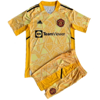 Форма голкипера футбольного клуба Манчестер Юнайтед 2022/2023 Резервная (комплект: футболка + шорты + гетры) 