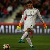 T-shirt dos homens goleiro de futebol do clube Benfica 2016/2017 Inicio