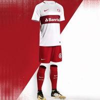 La forme du club de football Internacional 2017/2018 (set: T-shirt + shorts + leggings)