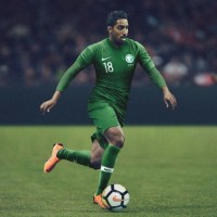 Forma da equipe nacional da Arábia Saudita no futebol Campeonato do mundo 2018 Convidado (conjunto: T-shirt + calções + leggings)