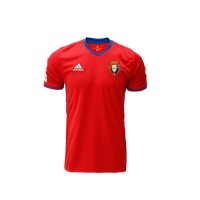 A forma do clube de futebol Osasuna 2016/2017 (conjunto: T-shirt + calções + leggings)