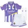 A forma do clube de futebol Real Valladolid 2016/2017 (conjunto: T-shirt + calções + leggings)