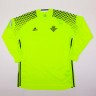 A forma masculina do guarda-redes do clube de futebol Real Betis 2016/2017 (conjunto: T-shirt + calções + leggings)