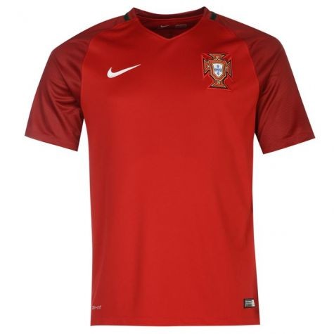 Форма игрока Сборной Португалии Бруну Алвеш (Bruno Eduardo Regufe Alves) 2017/2018 (комплект: футболка + шорты + гетры)