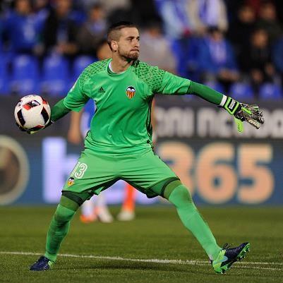 The male kit of the goalkeeper of the football club Valencia 2016/2017 Away (set: T-shirt + shorts + leggings)